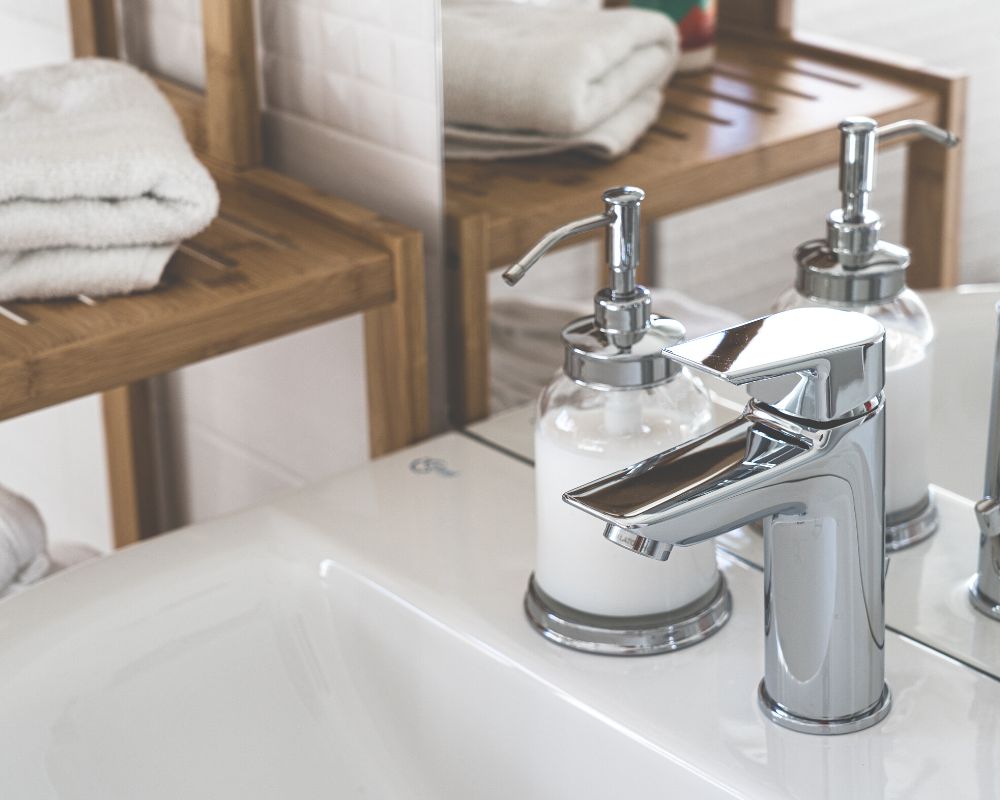 10 Tips For Buying Bathroom Accessories